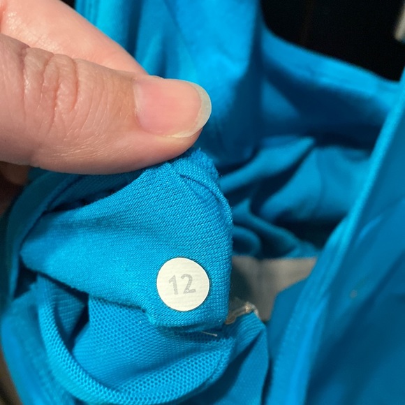 Lululemon Scoop Neck Tank - Picture 3 of 4